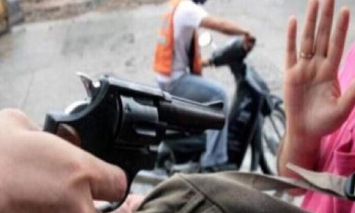 Le disparan en la cara a una mujer en Caracas