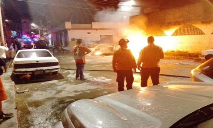 Se incendiaron 3 vehículos en Las Minas