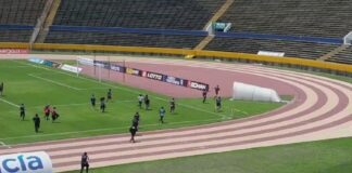 Hinchas de Deportivo Quito agreden al árbitro