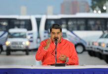 Maduro entrega unidades al transporte público de Caracas