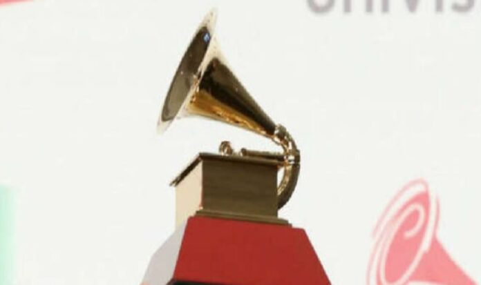 Grammy latino entregó beca a venezolana