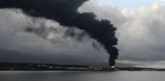 incendio en tanque de crudo en Cuba