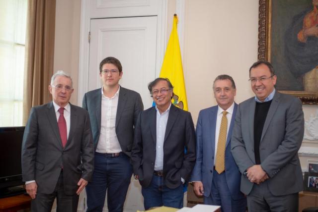 Colombia | Álvaro Uribe y el presidente Gustavo Petro se reunieron tras marchas