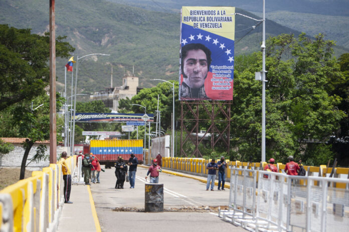 Frontera COLOMBIA - VENEZUELA - BERNAL -