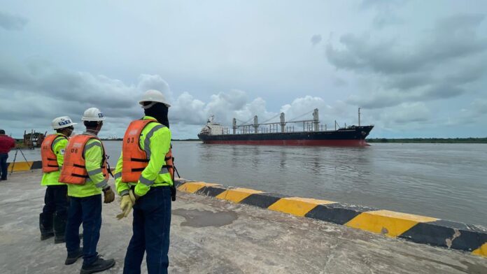 Llega a Barranquilla primer buque venezolano con más de 16.000 toneladas de urea