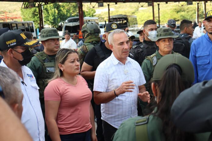 Bernal: Acabaremos con los terminales clandestinos en la frontera