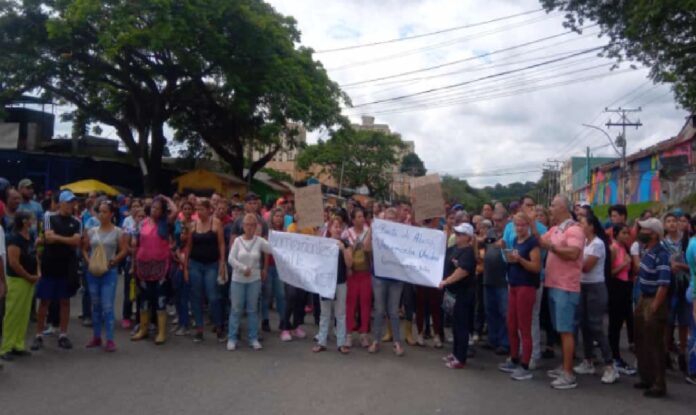 Comerciantes protestaron aumento de impuestos