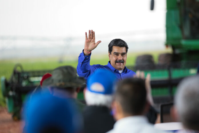 Maduro denuncia conspiración contra recuperación económica