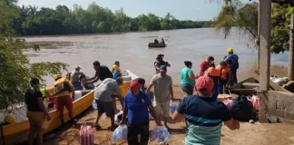 hundirse canoa en Honduras