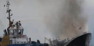 Se hundió el buque venezolano incendiado