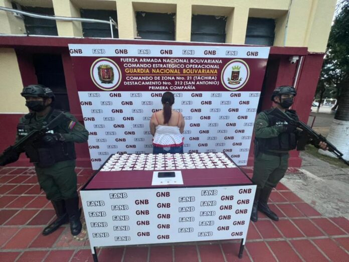Detenida mujer en Peracal con 72 dediles de presunta cocaína