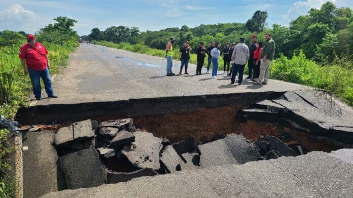 carretera Falcón-Zulia se hundió
