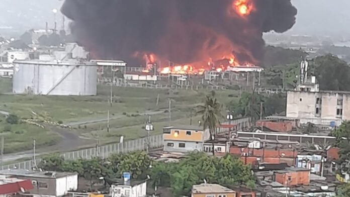 incendio en refinería de Puerto La Cruz