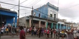 Cubanos protestan por falta de luz