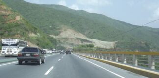 deslizamiento de tierra en la autopista Caracas-La Guaira