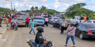 Transportistas cerraron la Troncal del Caribe