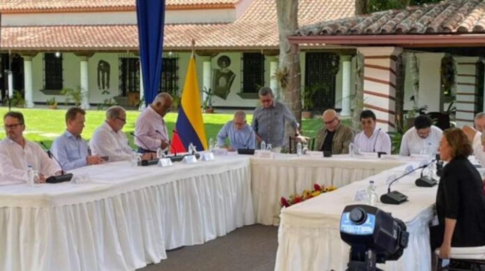 Venezuela celebra diálogo entre ELN y Colombia