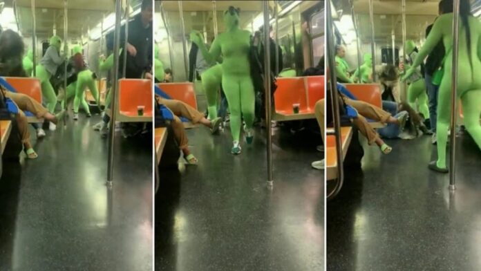Mujeres extraterrestres roban en el Metro de Nueva York