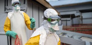 trabajadores mueren ébola en Uganda