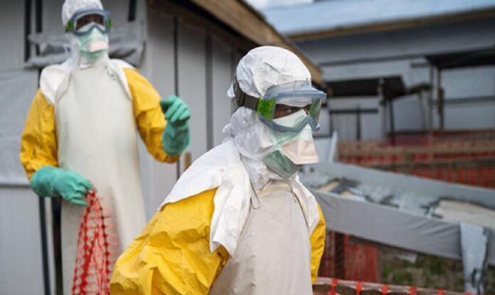 trabajadores mueren ébola en Uganda