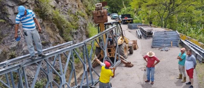 Gobernador Bernal: Puente sobre el rio Grita podría estar listo en dos semanas