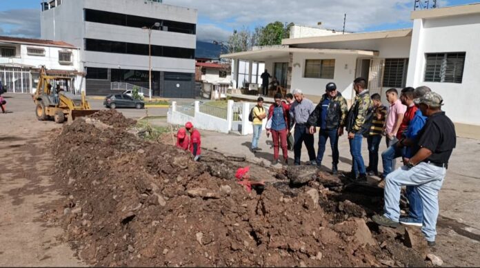 Alcaldía de San Cristóbal ejecuta obra hidráulica en Urbanización Mérida