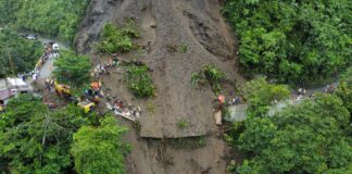Al menos tres fallecidos es el saldo de deslizamiento de tierra en Colombia