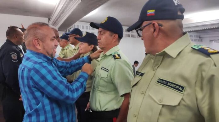 Alcaldía de San Cristóbal salda deuda de ascensos a policías municipales