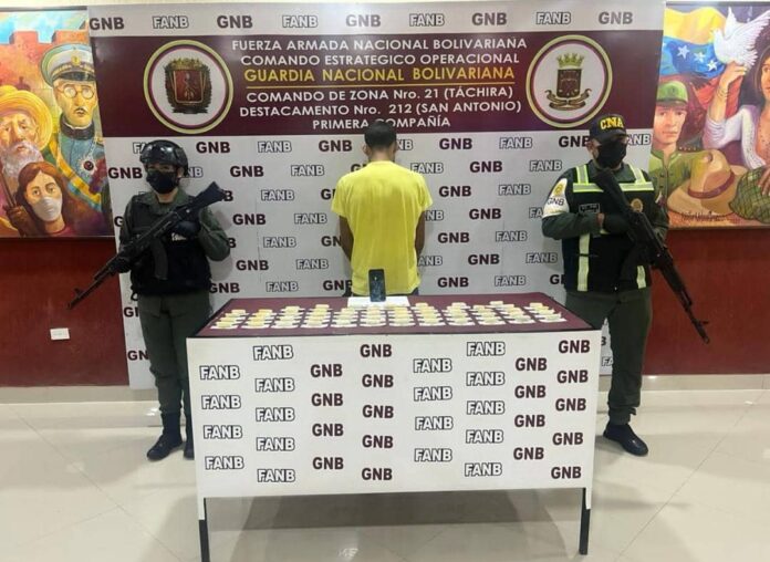 Táchira: Detenido sujeto con 55 dediles en su estómago