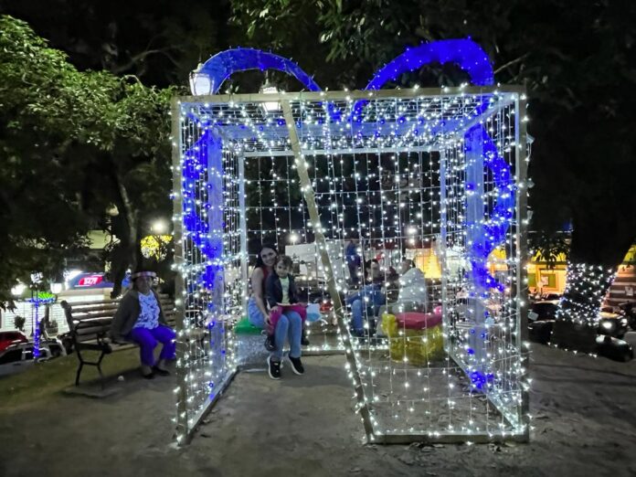 Alcaldía de San Cristóbal encendió la Navidad en Plaza Los Mangos