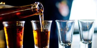 Murió tras ingerir ron adulterado durante la fiesta de graduación de bachiller