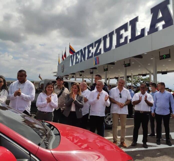 Inauguran puente Atanasio Girardot que une Colombia con Venezuela
