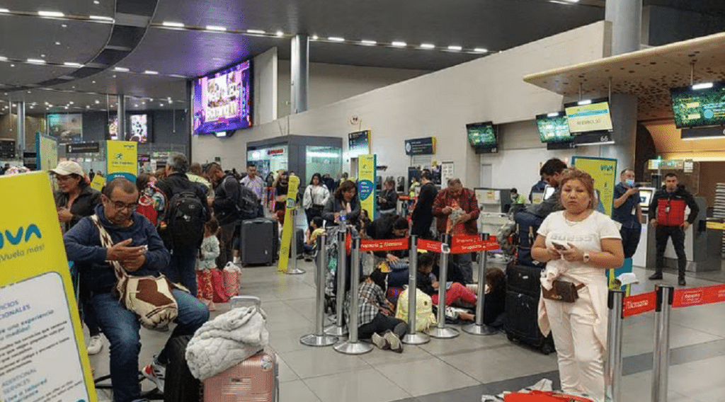 ¡Caos en aeropuertos de Colombia! Viva Air suspende vuelos sin previo aviso 

