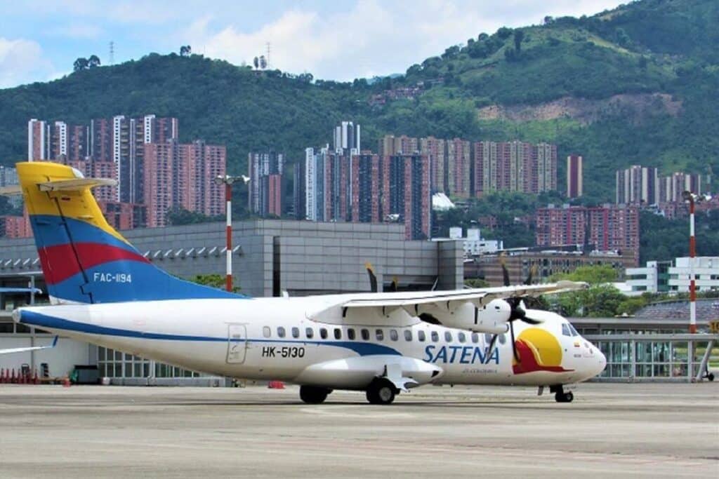¡Caos en aeropuertos de Colombia! Viva Air suspende vuelos sin previo aviso 