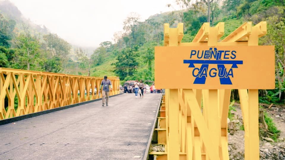 ministro de Transporte entregó junto al gobernador de Mérida, Jehyson Guzmán la obra terminada del puente en la comunidad Santa Polonia del municipio Tulio Febres Cordero 