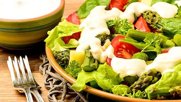 salsa yogurt ensalada