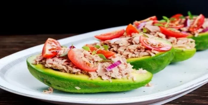 aguacates relleno atun