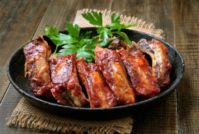 Para este fin de semana te traemos esta simple y exquisita receta: costillitas de cerdo en salsa BBQ