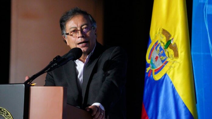 Presidente de Colombia pide al Fiscal General investigar a su hijo y su hermano