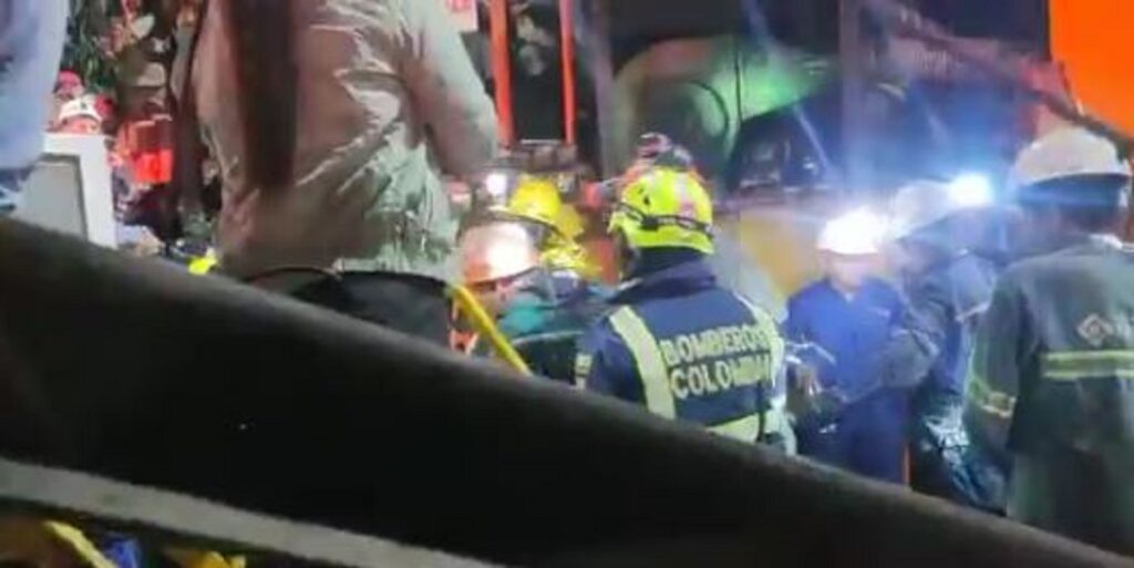 Colombia: Cuatro mineros muertos y 17 más atrapados por explosiones en minas