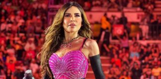Gloria Trevi sufrió aparatosa caída durante concierto en México