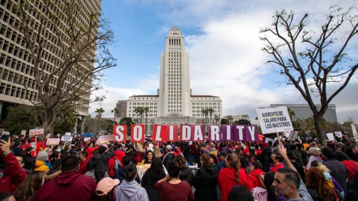 Huelga escolar en Los Ángeles deja tres días sin clases a 420.000 estudiantes