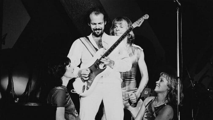 Murió legendario guitarrista de ABBA, Lasse Wellander