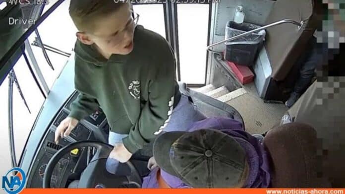 EEUU: Niño evitó tragedia al tomar el control de su autobús escolar