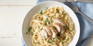 ¡Exquisito! Fettuccine Alfredo con pollo