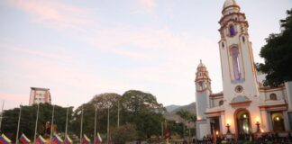 Autoridades nacionales izan Bandera Nacional en actos conmemorativos del 19 de abril