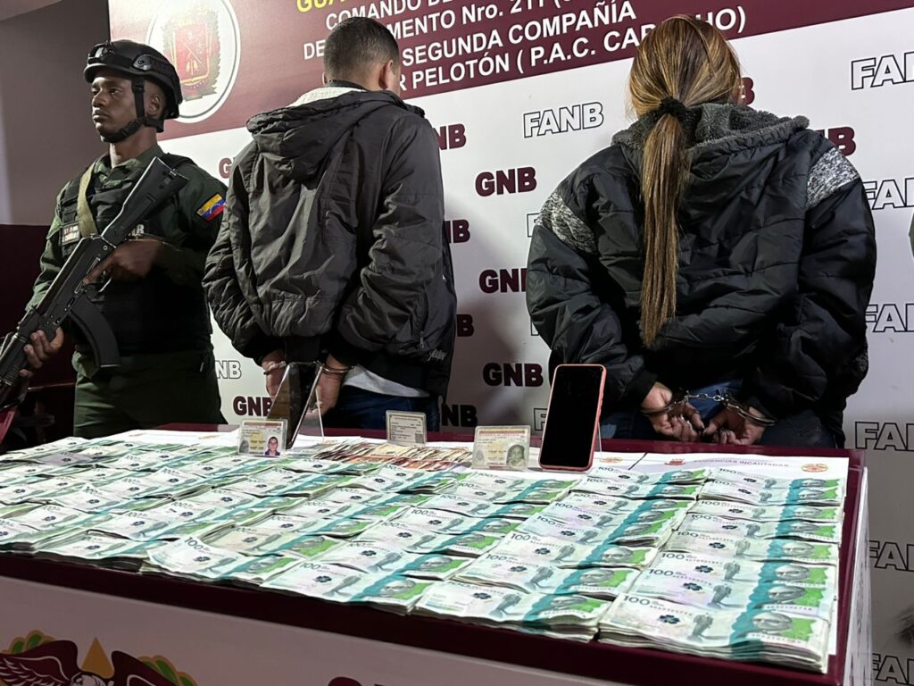 En Táchira detenida pareja con casi 40 mil dólares ocultos