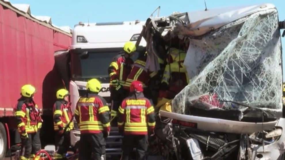 Alemania: Más de 50 heridos en colisión entre un autocar y un camión cisterna
