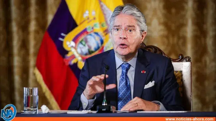 Presidente de Ecuador firma la 
