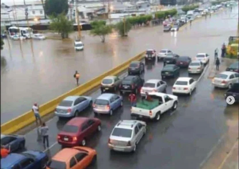 Reportan fuerte colapso en Valencia tras fuertes lluvias